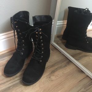 Black and gold size 12 boots